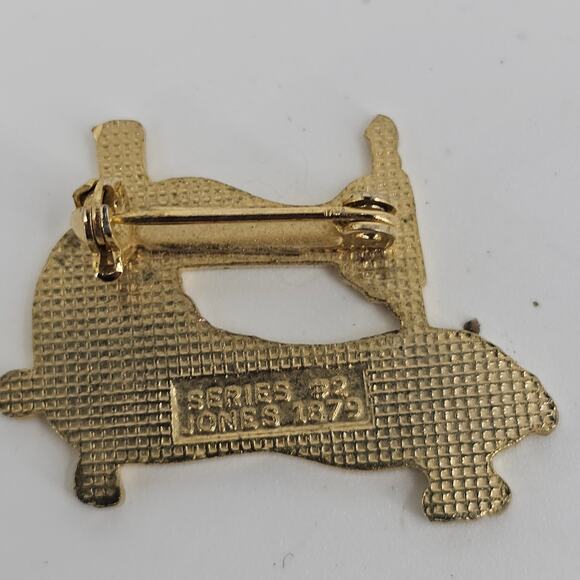 Vintage Clotilde Sewing Machine Series #2 Jones 1879 Enamel Brooch Pin Black - Picture 2 of 3